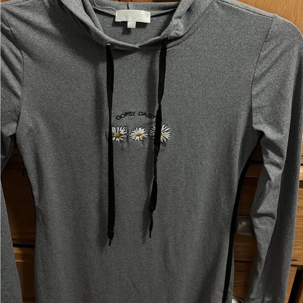 Source Unknown Gray Hoodie Sweatshirt with Daisy Embroidered Accent